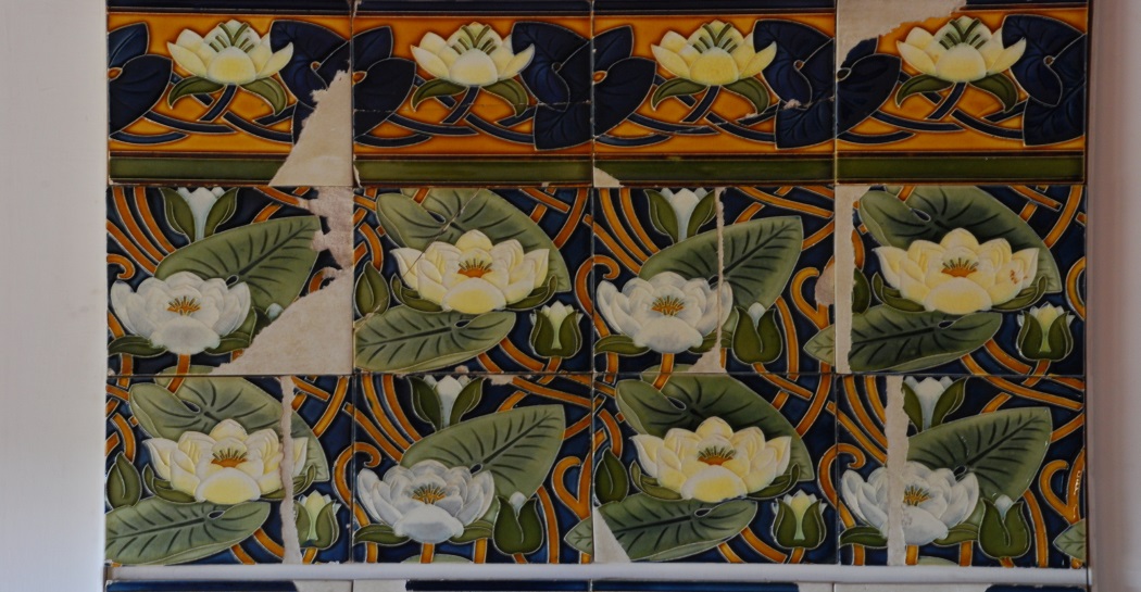 Ninfee-Pannello di rivestimento delle pareti del Bagno del Principe-Villeroy&Boch, maiolica, 1920 ca.