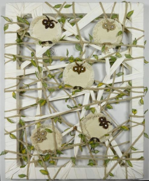 Diana Poidimani, Civetteria, 2016, tessuto e macramè, cm 70x70 (elenco opere n. 54)