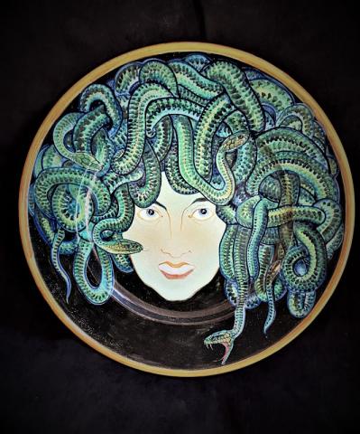 Retrosi Piatto con Medusa, 1928  terracotta dipinta e invetriata, Ø cm 46,5, h cm 7,5  Collezione Fulvia e Jacopo Vizioli Roma