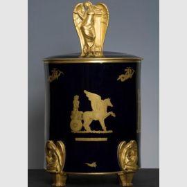Il trionfo dell’amore e della morte, cista, porcellana in blu a gran fuoco e oro segnato a punta d’agata, Museo Richard-Ginori